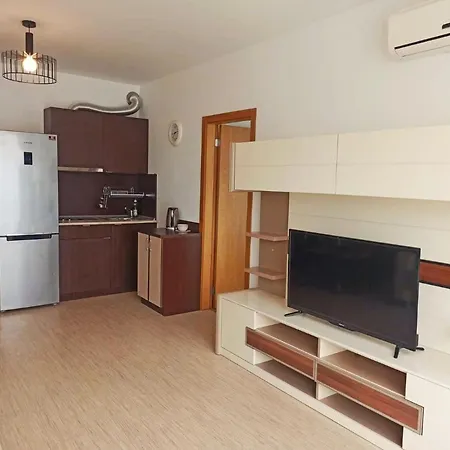 Cozy Apartament In Sunny View Central Complex